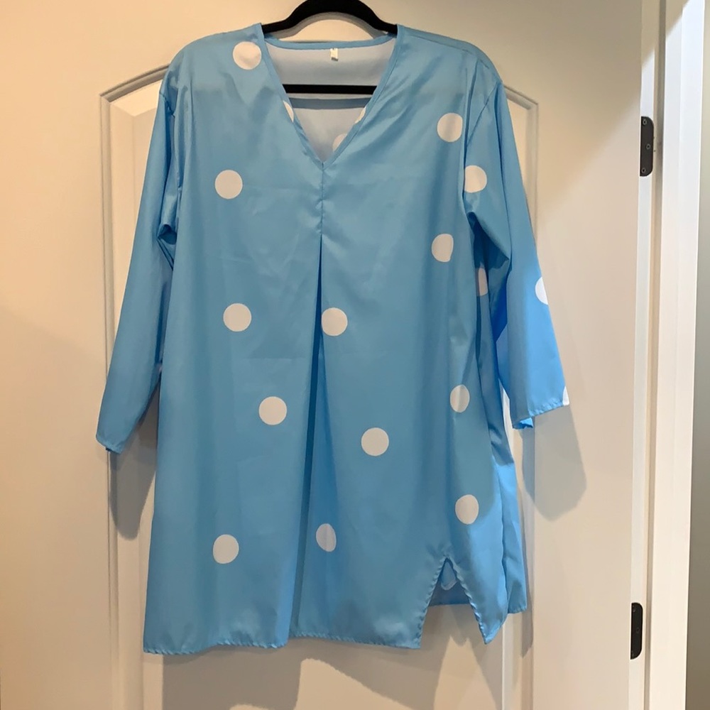 Size Large top aqua and white polka dots